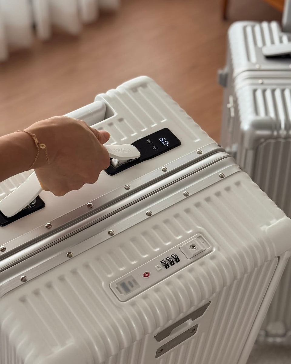 Valise rigide légère – Balance intégrée + compartiment dossiers/PC